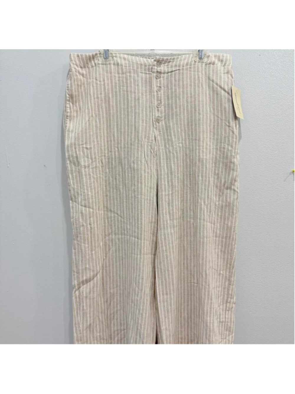 Tan & Cream Vertical Striped Pants
Size: Large
Brand New with Tags
#loungewear